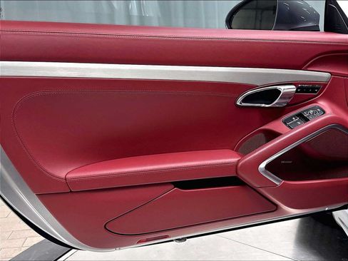 Used 2022 Porsche 718 Boxster RWD image 24
