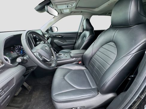 Used 2022 Toyota Highlander XLE image 13