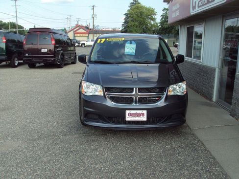 Used 2017 Dodge Grand Caravan SE w/ Power Window Group FWD image 3
