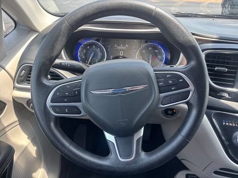 Used 2021 Chrysler Voyager Lxi FWD image 17