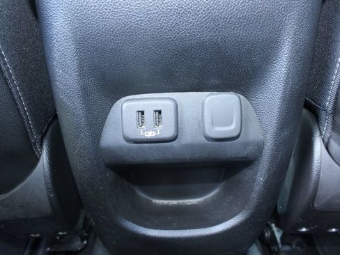 Used 2019 Chevrolet Colorado Z71 AWD/4WD image 21