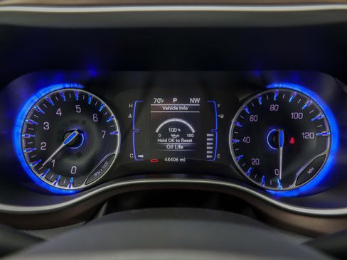 Used 2023 Chrysler Voyager LX image 25