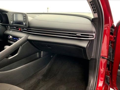 Used 2023 Hyundai Elantra SEL image 16