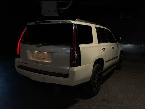Used 2015 Cadillac Escalade Luxury AWD/4WD image 6