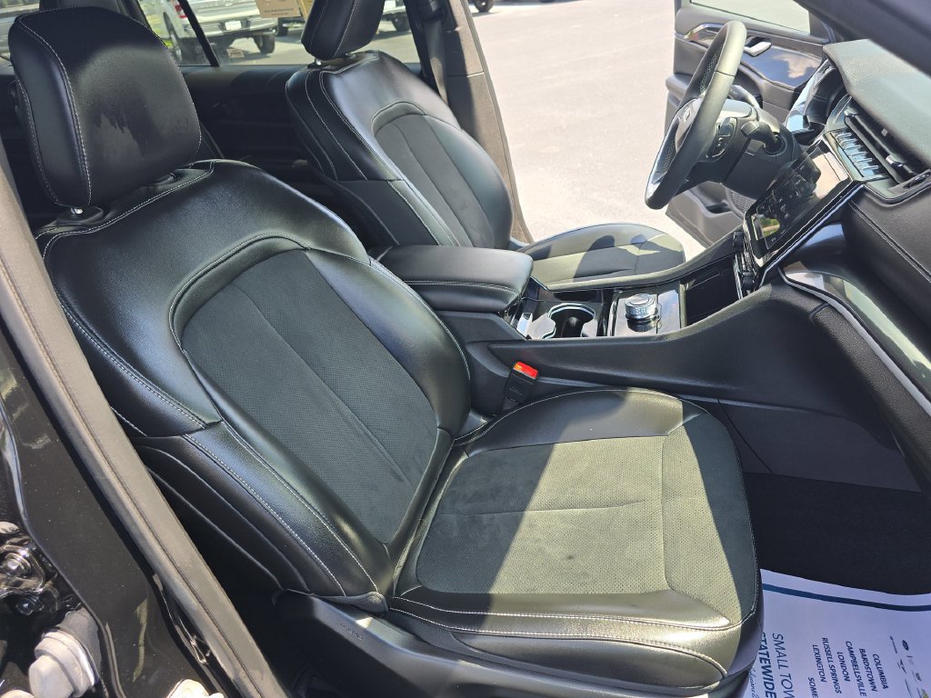 Used 2023 Jeep Grand Cherokee L Laredo AWD/4WD image 26