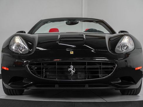 Used 2010 Ferrari California RWD image 17