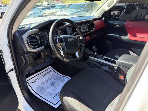 Used 2019 Toyota Tacoma SR5 AWD/4WD image 14