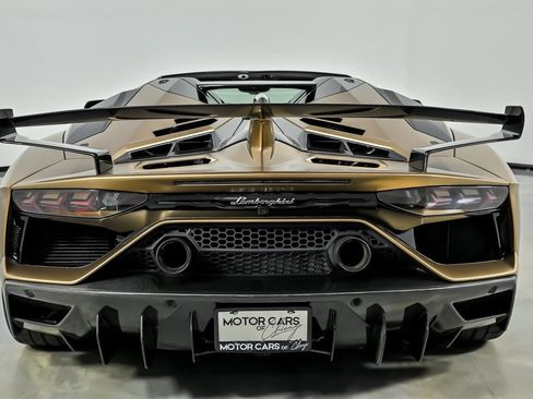 Used 2021 Lamborghini Aventador SVJ AWD/4WD image 13