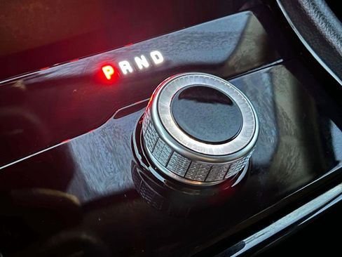 Used 2023 Jeep Grand Cherokee Laredo image 27