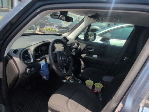 Used 2022 Jeep Renegade Latitude AWD/4WD image 9