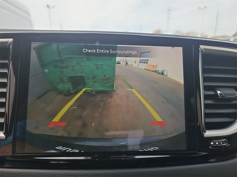 Used 2023 Chrysler Pacifica Touring-L image 21