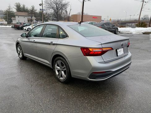 Used 2024 Volkswagen Jetta SE FWD image 5