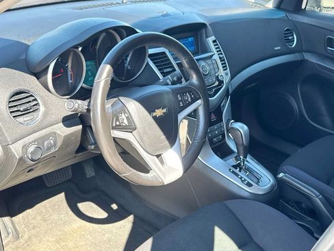 Used 2014 Chevrolet Cruze LT FWD image 2