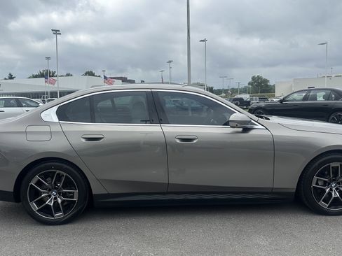 Used 2026 BMW i5 eDrive40 AWD/4WD image 10