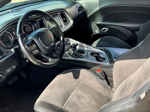 Used 2022 Dodge Challenger R/T w/ Plus Package image 31