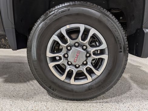 Used 2024 GMC Sierra 3500 SLT w/ SLT Convenience Package image 10