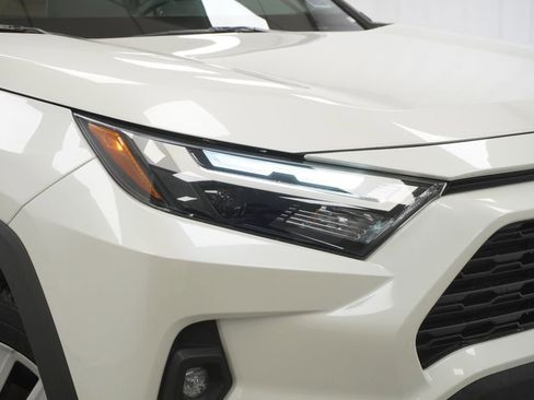 Used 2022 Toyota RAV4 XLE Premium image 5