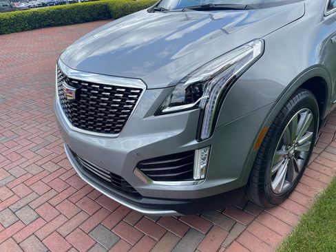 Used 2025 Cadillac XT5 Premium Luxury AWD/4WD image 2