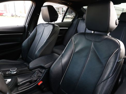 Used 2017 BMW 340i xDrive Sedan image 9