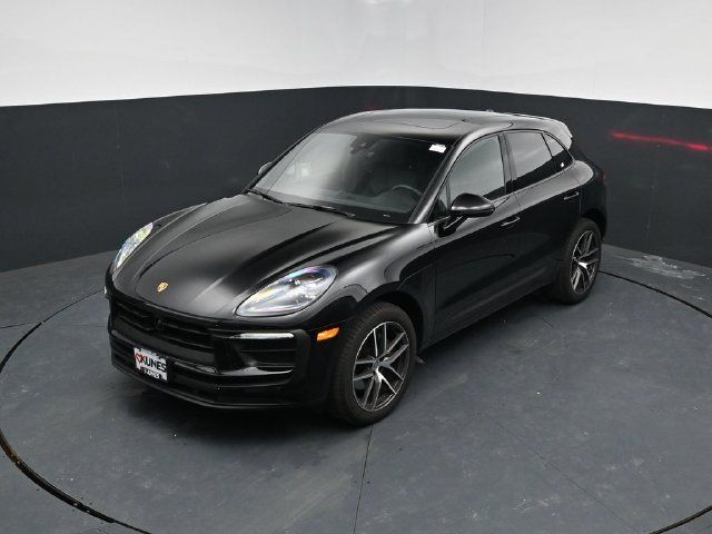Used 2025 Porsche Macan AWD/4WD image 44