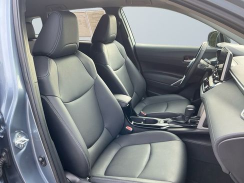 Certified 2025 Toyota Corolla Cross XLE image 16