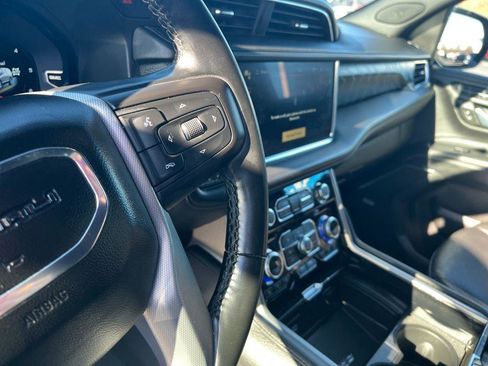 Used 2023 GMC Yukon Denali image 12