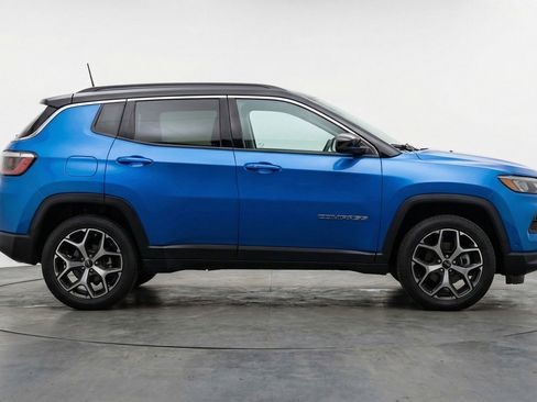 Used 2025 Jeep Compass Limited AWD/4WD image 11