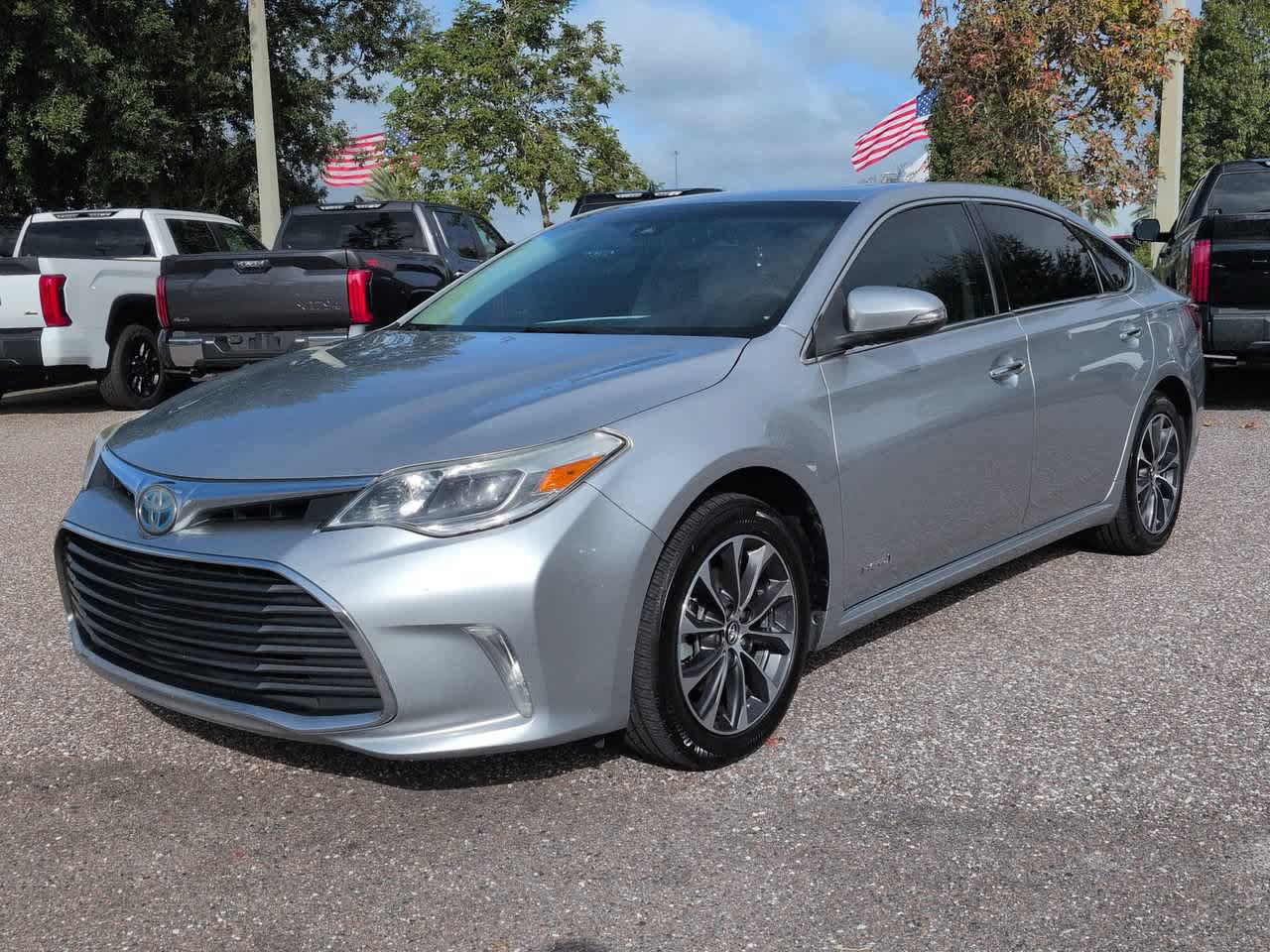 Used 2018 Toyota Avalon XLE Premium FWD image 2