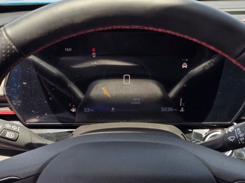 Used 2025 Chevrolet Trax RS w/ Driver Confidence Package FWD image 19