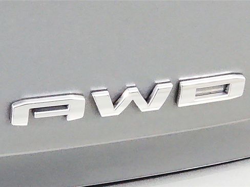 Used 2024 GMC Terrain SLE image 18