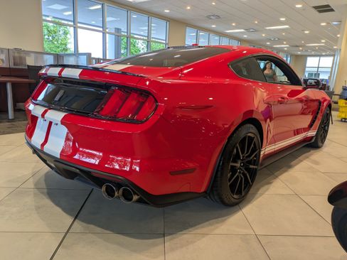 Used 2016 Ford Mustang Shelby GT350 w/ Technology Package RWD image 3