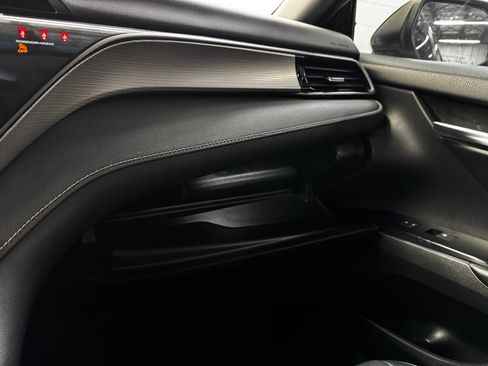 Used 2019 Toyota Camry FWD image 29