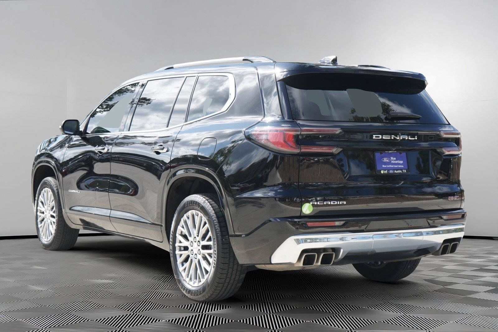 Used 2025 GMC Acadia Denali w/ LPO, Floor Liner Package FWD image 6