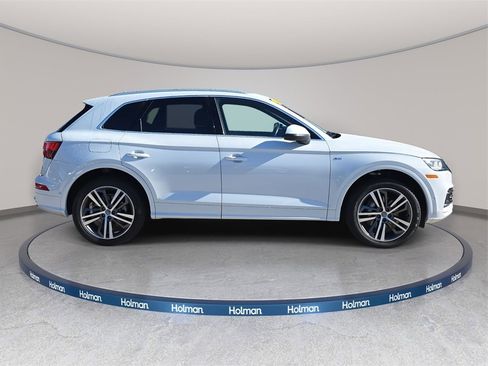 Used 2020 Audi Q5 e Prestige w/ Prestige Package image 3