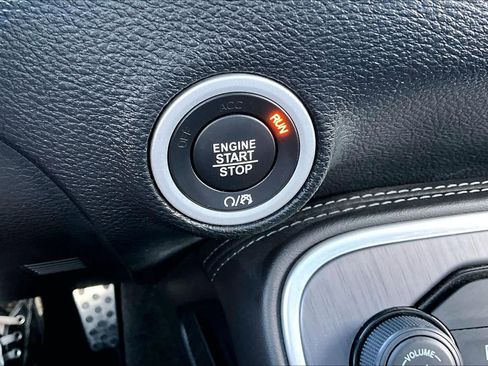 Used 2016 Dodge Challenger R/T image 33