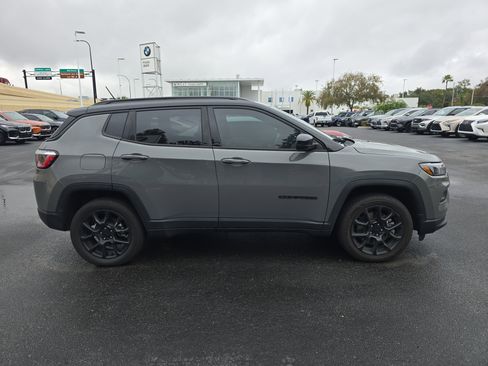 Used 2023 Jeep Compass Altitude image 2