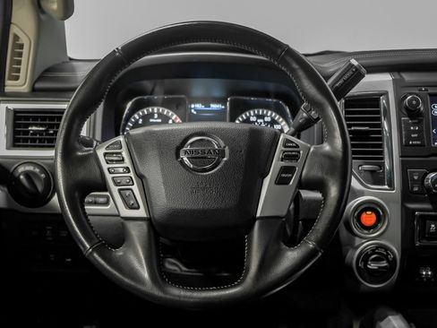 Used 2019 Nissan Titan PRO-4X AWD/4WD image 15