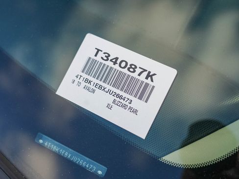 Used 2018 Toyota Avalon XLE image 29