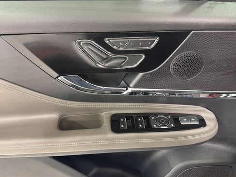 Used 2025 Lincoln Corsair FWD image 12