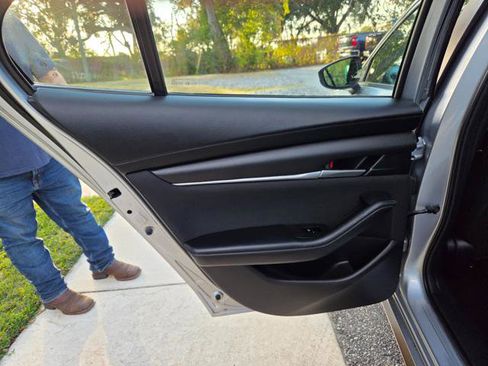 Used 2020 MAZDA MAZDA3 Sedan image 30