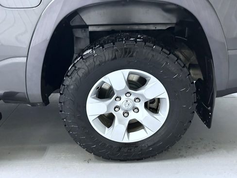 Used 2019 RAM 1500 Laramie image 22