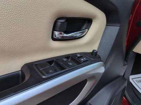 Used 2019 Nissan Titan SV AWD/4WD image 11