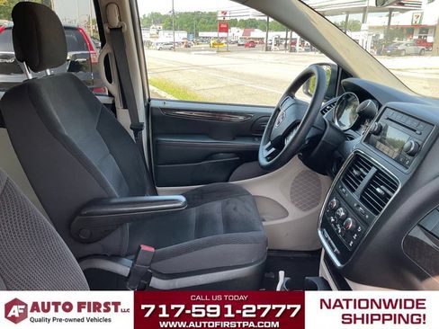 Used 2017 Dodge Grand Caravan SE FWD image 13