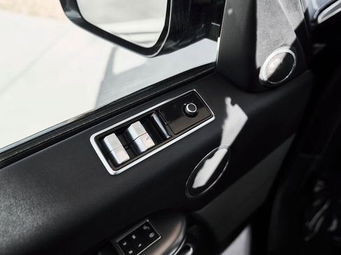 Used 2020 Land Rover Range Rover Sport SE image 17