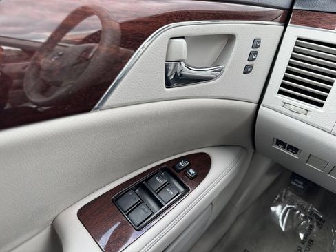 Used 2009 Toyota Avalon XLS FWD image 11