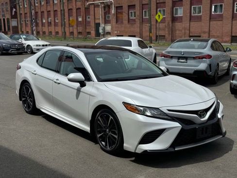 Used 2019 Toyota Camry XSE FWD image 3