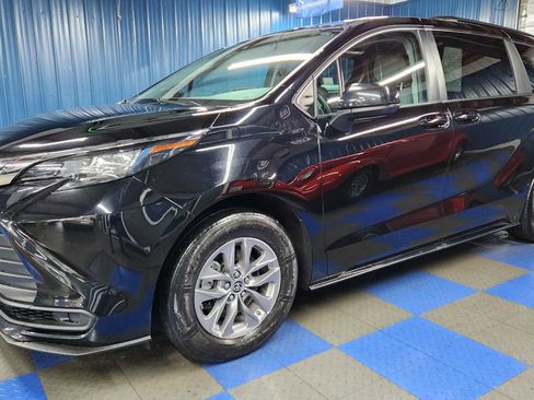 Used 2022 Toyota Sienna LE image 58