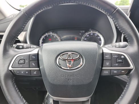 Used 2023 Toyota Highlander XLE FWD image 31