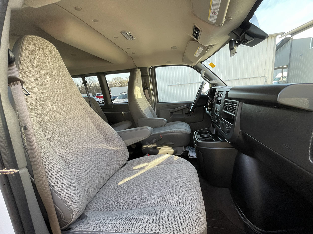 Used 2025 Chevrolet Express 3500 LT w/ LT Preferred Equipment Group RWD image 18