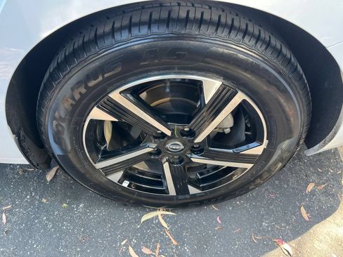 Used 2025 Nissan Sentra SV FWD image 28